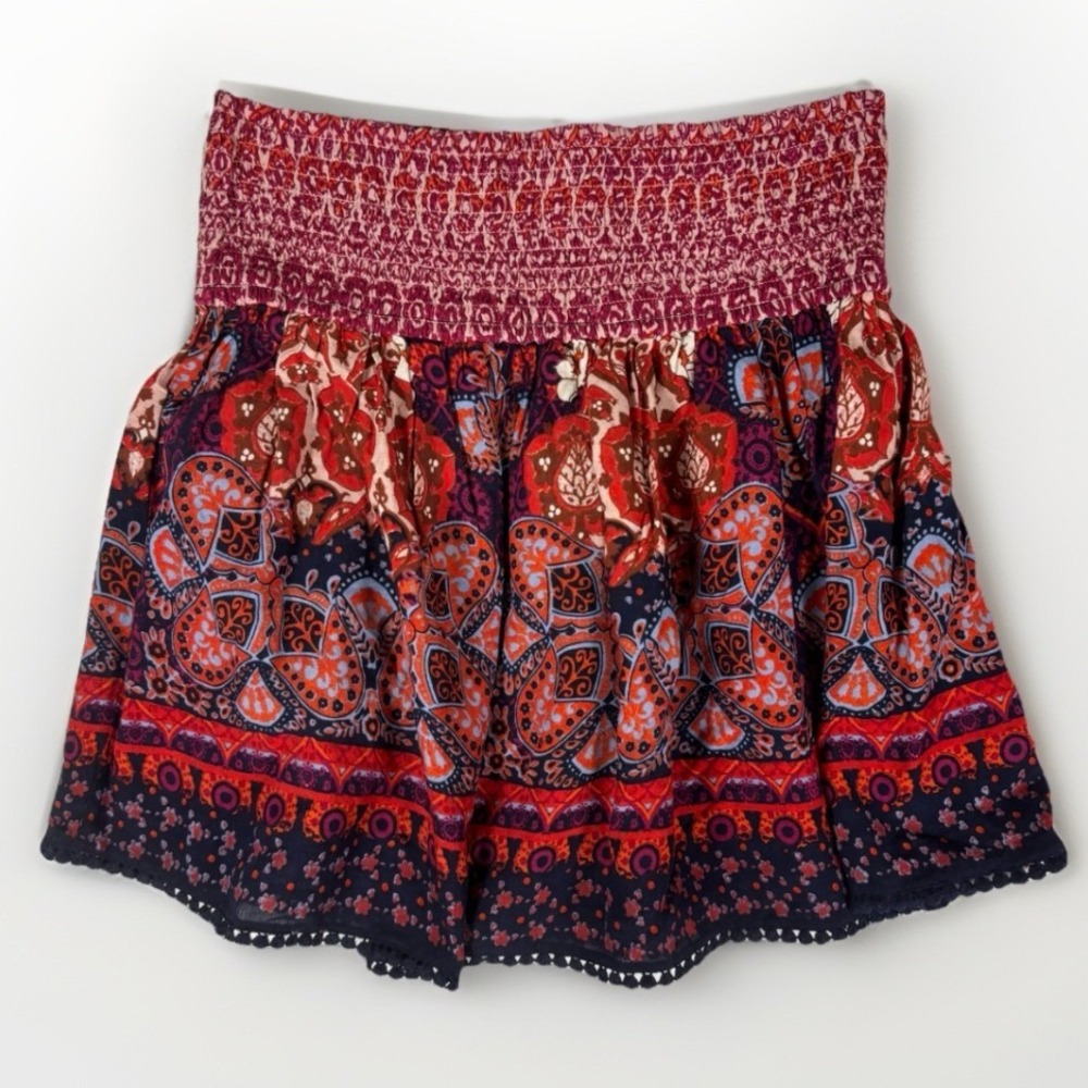 Hollister Mico Mini Skirt Womens Medium Smocked Waist Boho Red Blue Paisley‎